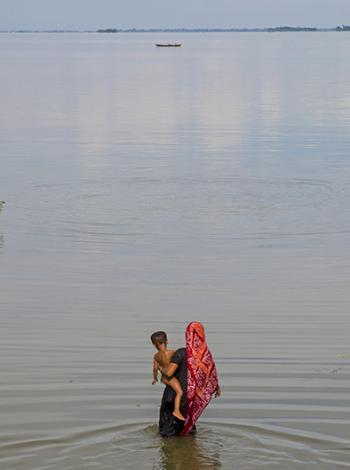 Bangladesh, woman, child, flood, d'Ison