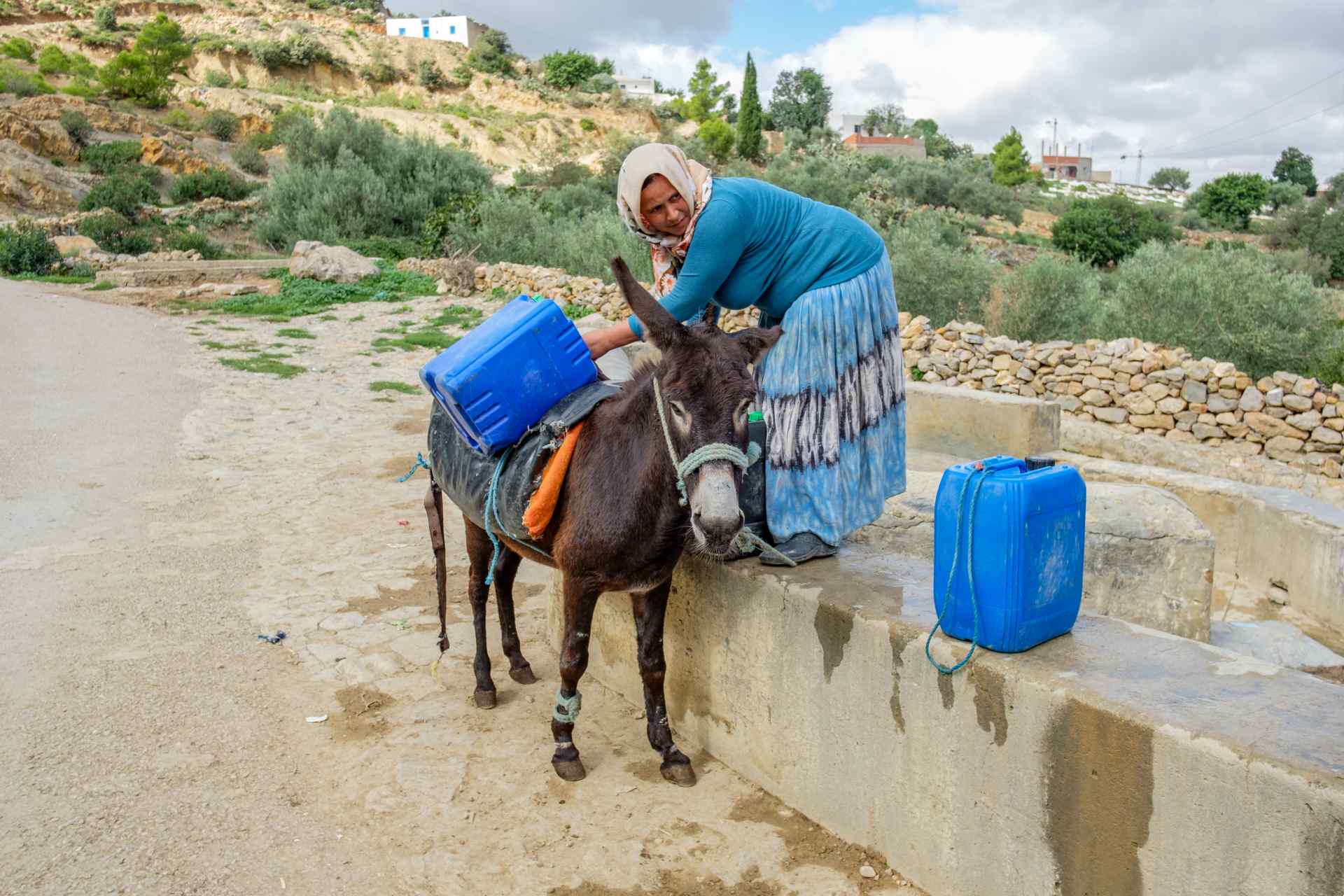 En Tunisie la femme se charge de la corvée de l’eau
