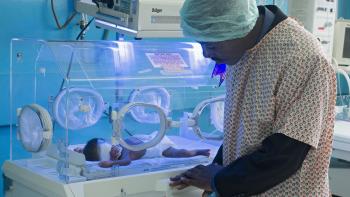 Couveuse santé Afrique nourrisson hôpital AFD