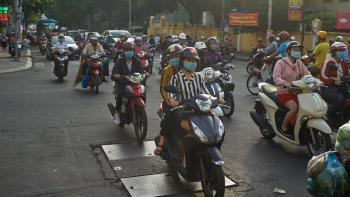 Circulation pendant l'heure de pointe du matin à Ho Chi Minh-Ville (Vietnam)