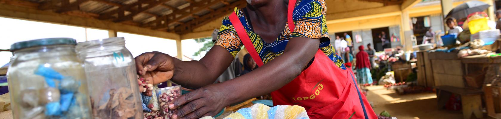 market, Cameroun, woman