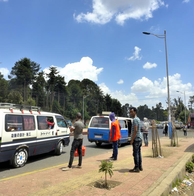 Ethiopie transport arrêt de bus départ de la ligne BRT