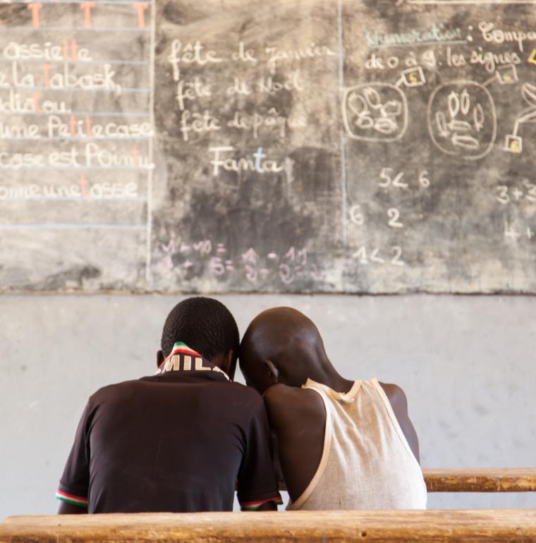Guinée enfants garçons classe tableau élèves