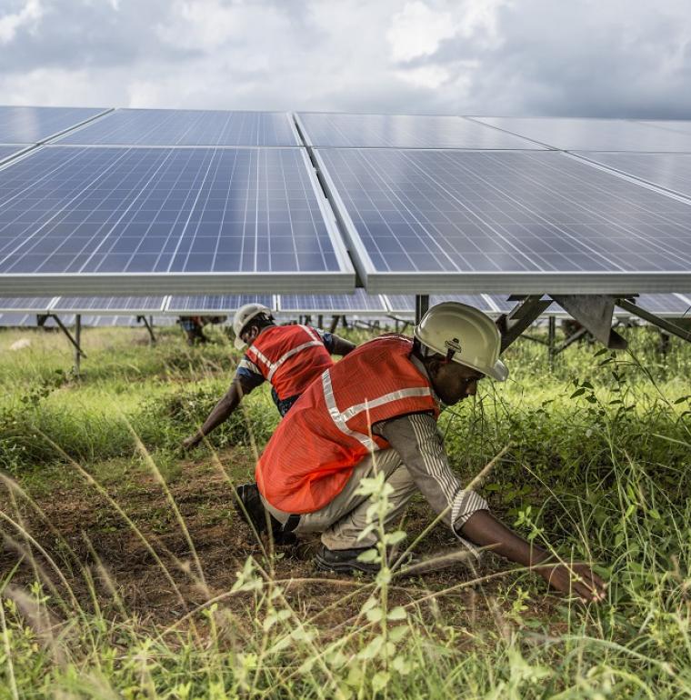 panneau solaire travailleurs inde énergie climat asie