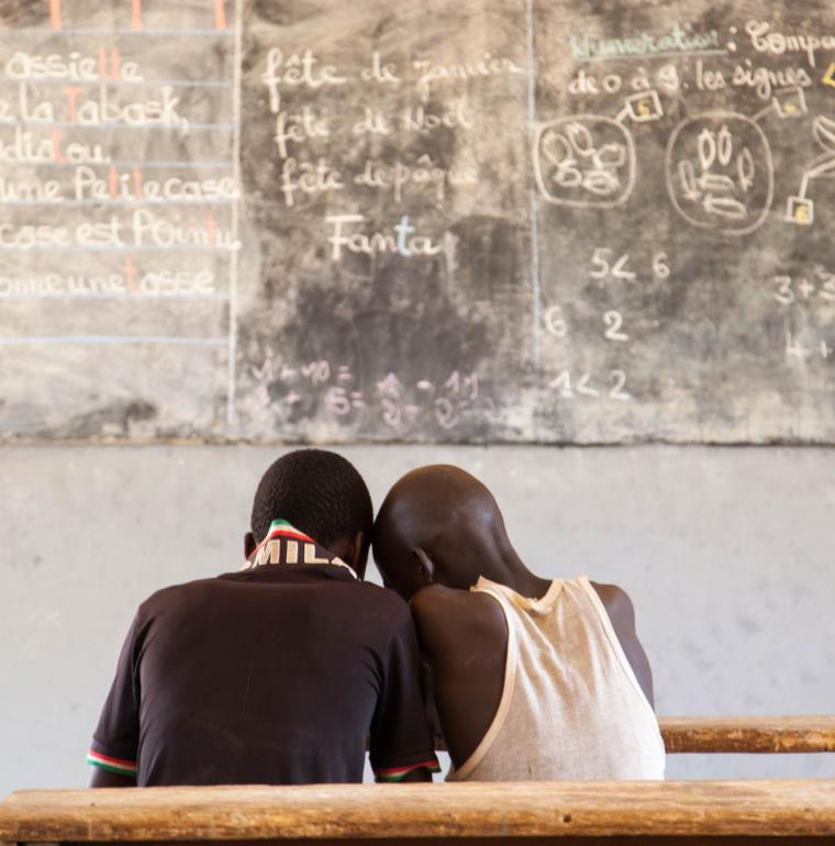 Guinée enfants garçons classe tableau élèves