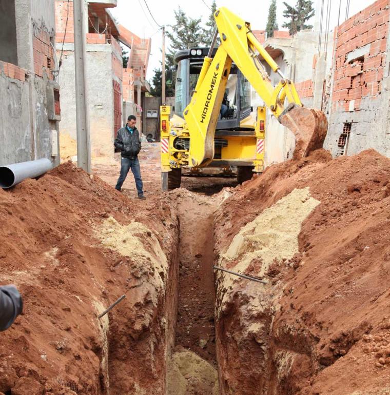 Tunisie travaux eau assainissement rue ville