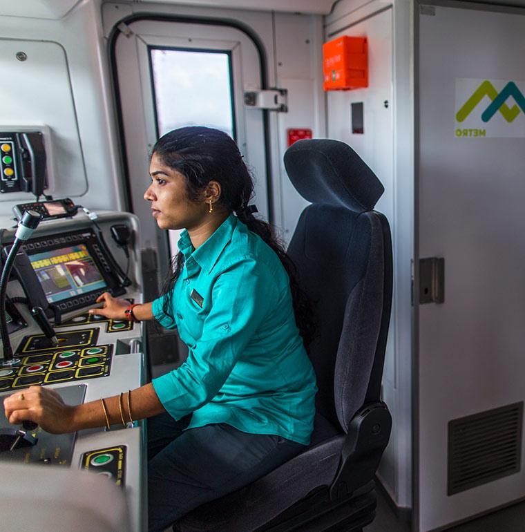 conductor de metro, Kochi, India, género, trabajo decente