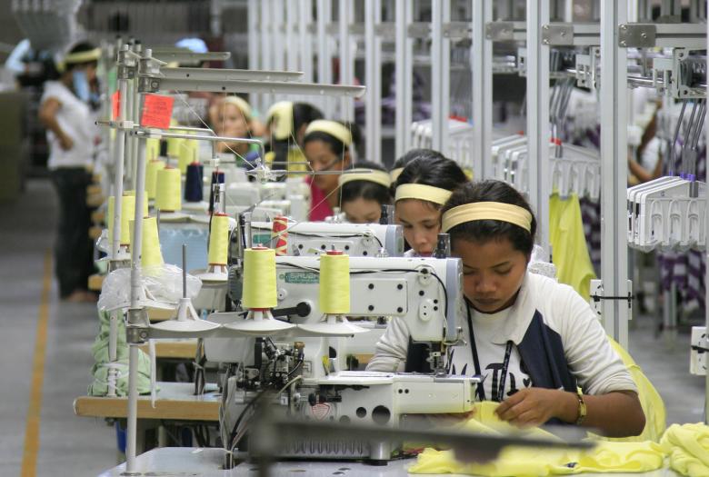 Former les Cambodgiens aux métiers d'encadrement dans le secteur du textile - Image -