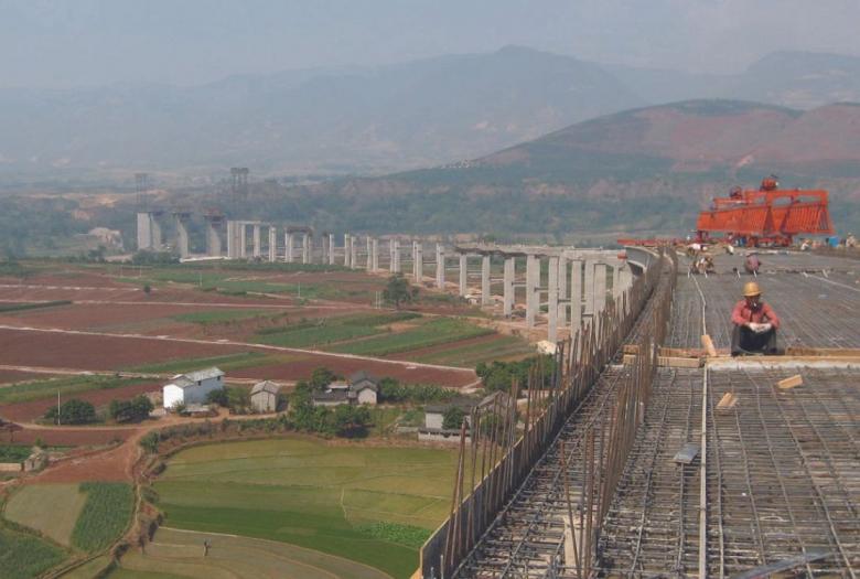 Construction de nouvelles routes dans l'ouest du Yunnan