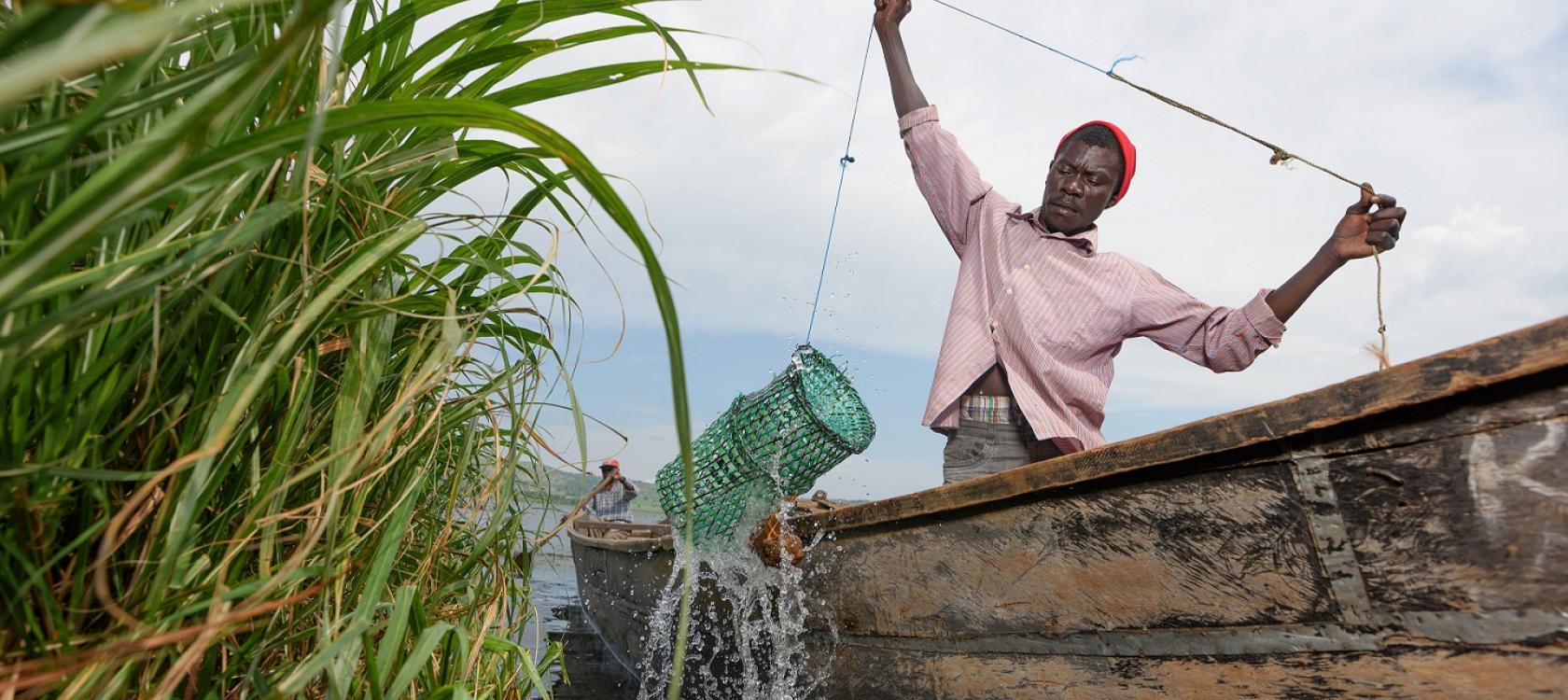 Ugandan fisherman on Lake Victoria - Jjumba Martin for AFD