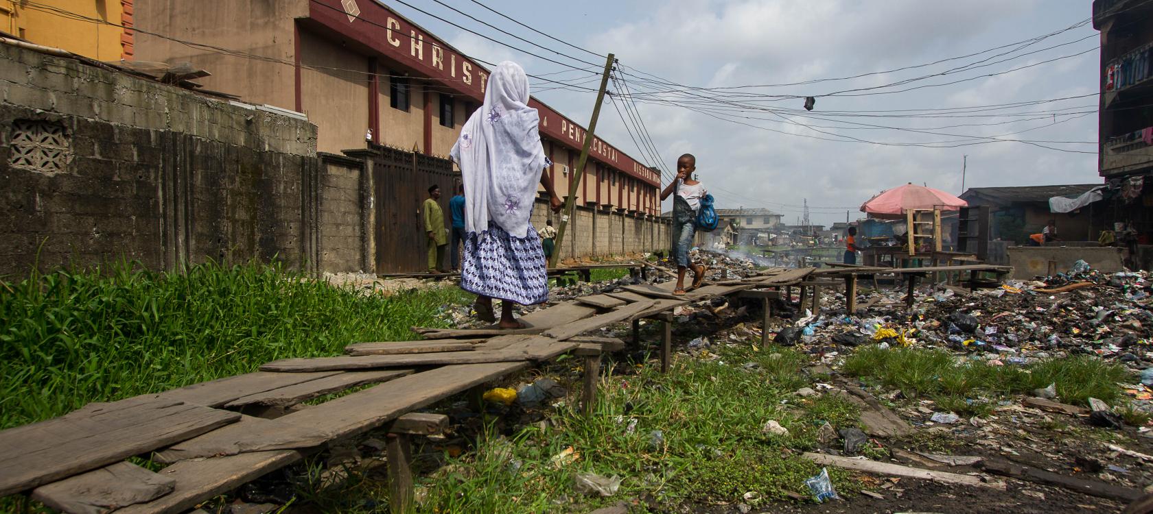 train, Nigeria, decaying infrastructure