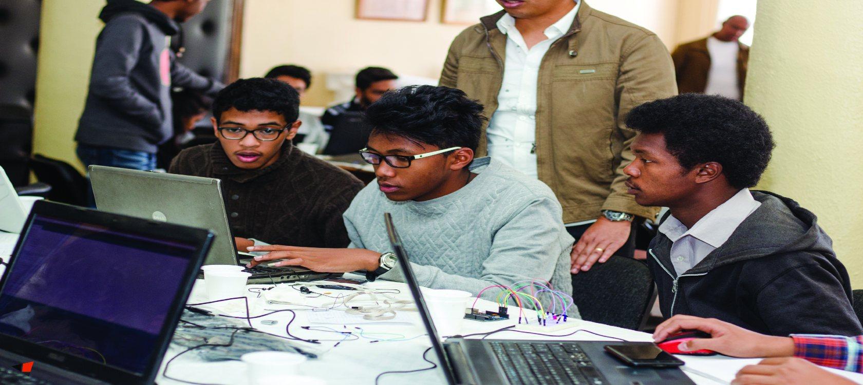 création de l'école supérieure des technologies de l'information Madagascar