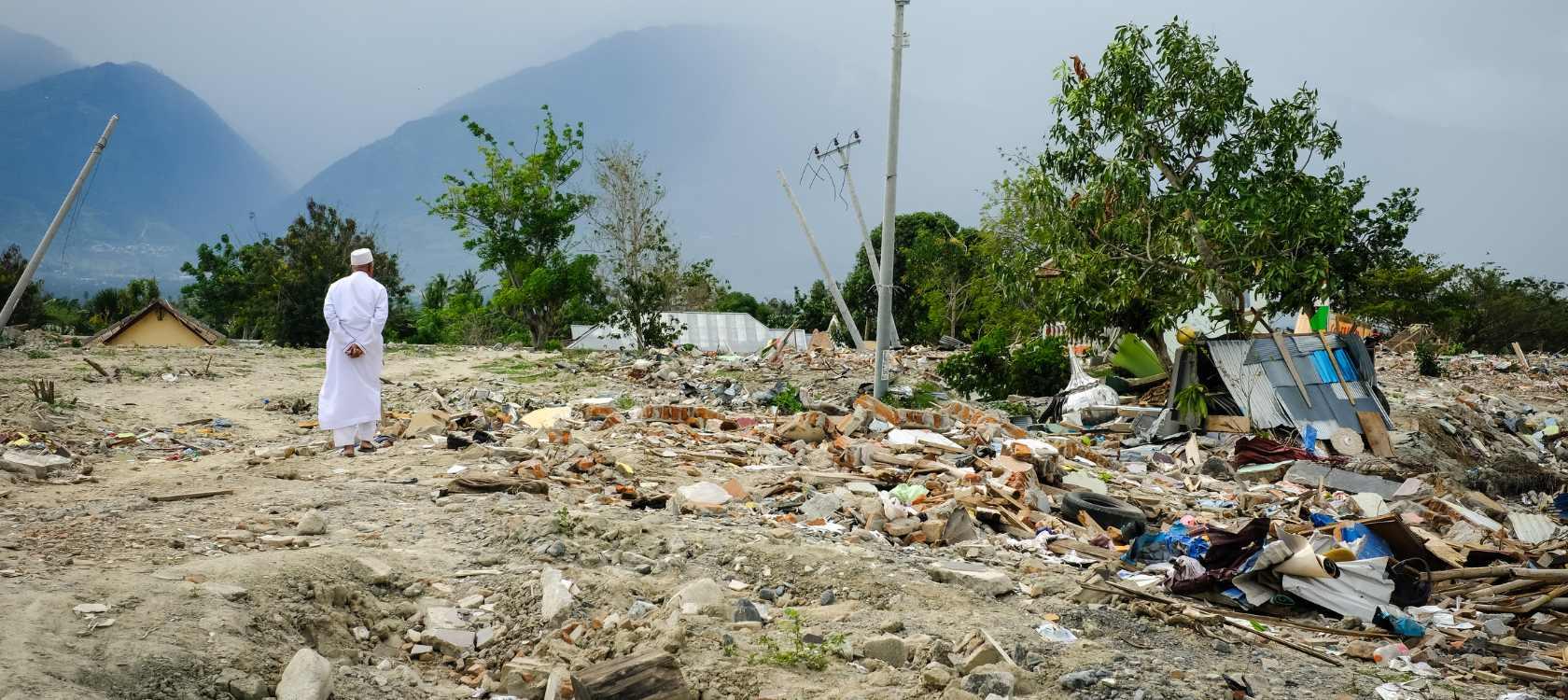 Trois mois après le séisme et le tsunami qui ont ravagé la baie de Palu, les dégâts sont toujours considérables