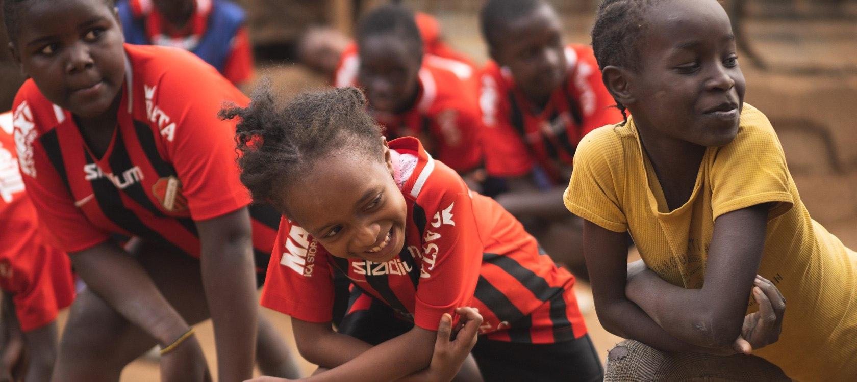 Football practice in Kenya with the Kibera Black Stars, prize-winning project of Impact 2024 International