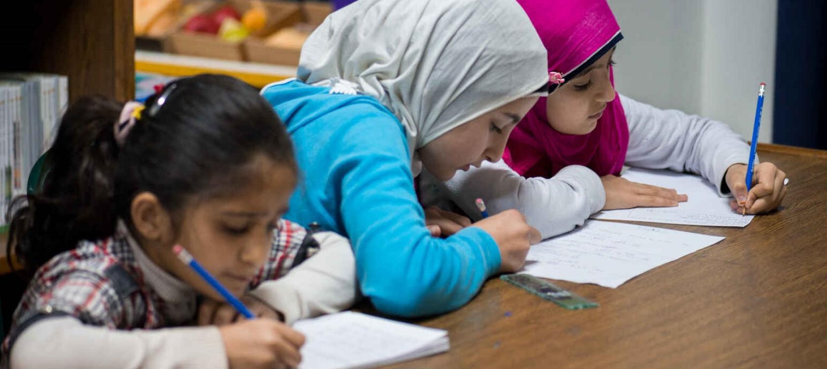 AFD Jeunes réfugiés syriens et libanais dans une des écoles gérées par les ONG ASMAE et Alpha 