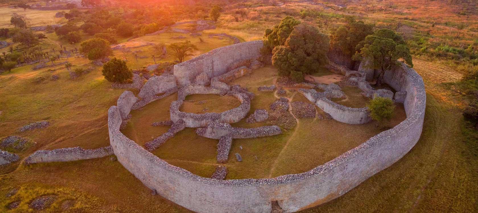 L’AFD met en place un projet qui a pour but de mieux valoriser le site du Great Zimbabwe, de renforcer la programmation culturelle et éducative du site.