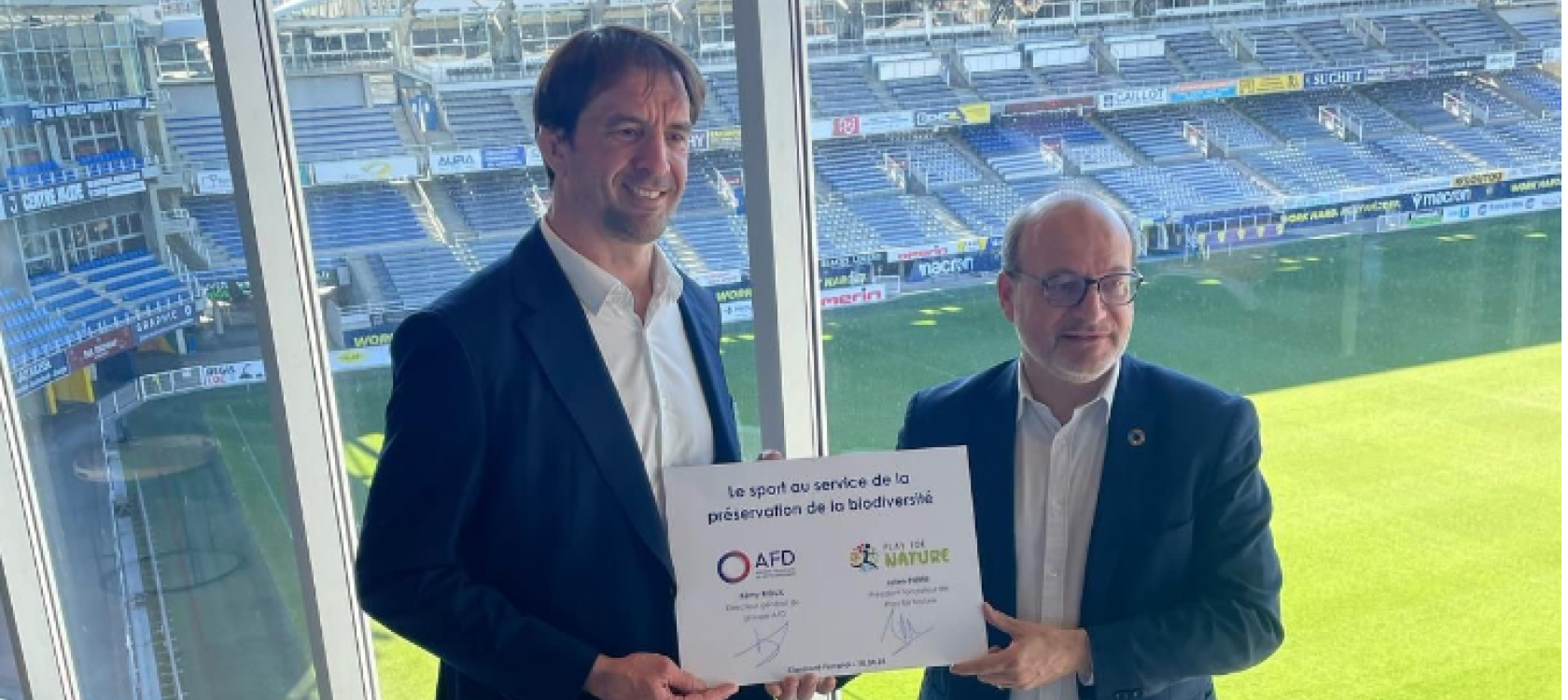  Remi Rioux et Julien Pierre pour la signature du partenariat entre l'AFD et Play for Nature