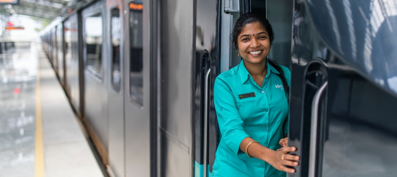 employée, femme, métro de Kochi, Inde, transport
