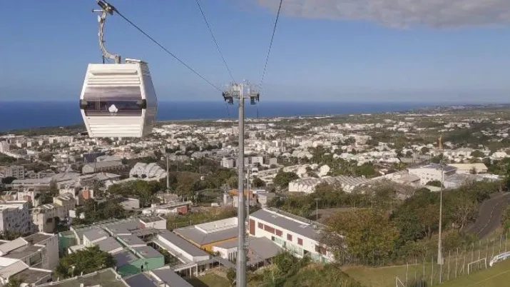 LA REUNION : Le téléphérique urbain de Saint-Denis « Papang »