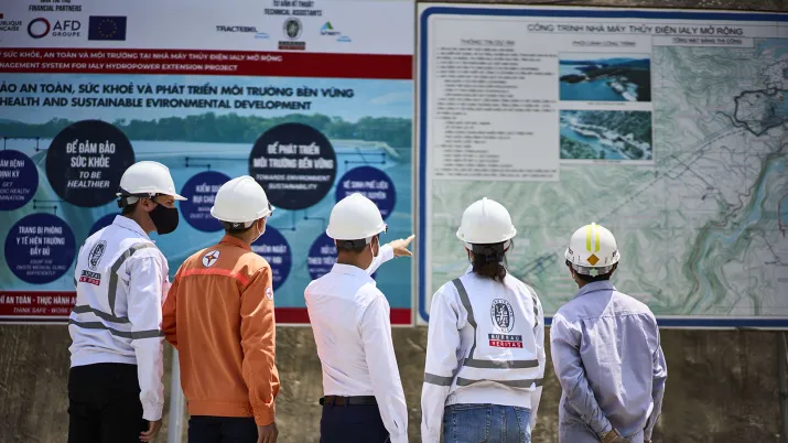 Travaux de l’extension de la centrale de Ialy. L’Agence française de développement (AFD) a accordé un prêt de 74,7 millions d'euros à Vietnam Electricity (EVN), visant à porter la capacité actuelle de la centrale hydroélectrique d'Ialy à 1 080 mégawatts