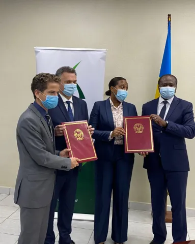Signature entre l'AFD et le Rwanda au ministère des Finances
