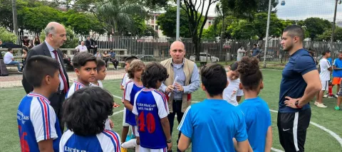 El Embajador de Francia en Colombia visita Siloé