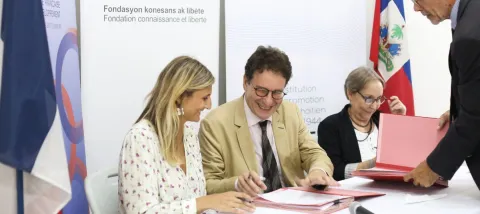 Signature de la convention de financement pour la création d’un nouvel espace culturel à Port-au-Prince : la Fabrique des Arts.