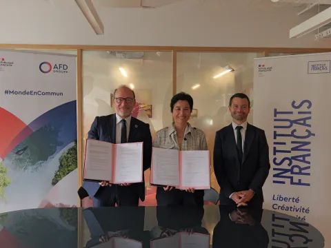L’Agence française de développement (AFD) et l’Institut français réaffirment leur partenariat avec un nouvel accord-cadre dans lequel s’inscrit également Expertise France