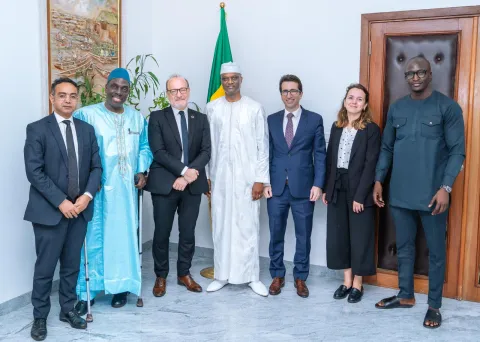 Mihoub Mezouaghi, Directeur de l'AFD au Sénégal; Mamour Ousmane Ba, Directeur de la Coopération Economique et Financière du Ministère de l'Economie, du Plan et de la Coopération internationale; Rémy Rioux, Directeur général de l'Agence française de développemnt; M. Abdourahmane Sarr, Ministre de l’Economie, du Plan et de la Coopération internationale; Florian Blazy, Ministre-conseiller de l'ambassade de France au Sénégal; Gaelle Masson, Conseillère discours et études au cabinet du Directeur de l'AFD, Yabsa